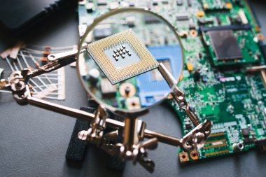 CPU işlemci Büyüteç aracılığıyla.