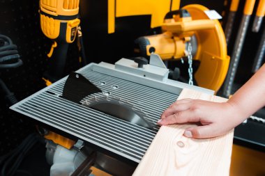 Injuries (dangerous work) in woodworking manufacturing