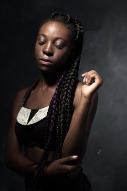 african woman with very long braids