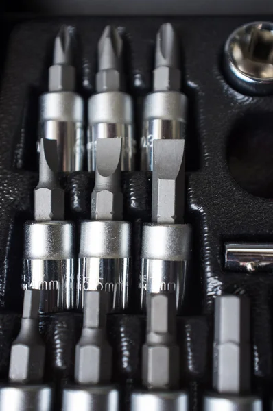 Conjunto de bits de chave de fenda na caixa de ferramentas — Fotografia de Stock