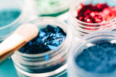 köpüklü glitter göz farı closeup ayarla