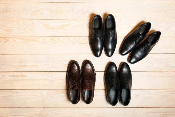 Set neue glänzende Herrenschuhe aus Leder — Stockfoto