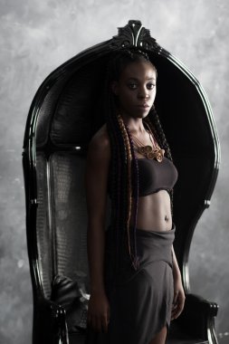 Afro-Amerikan kadın ile etnik Aksesuar