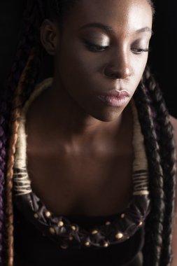 Afro-Amerikan kadın ile etnik Aksesuar