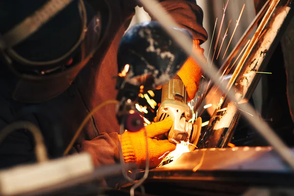 Craftsman repair a car with angle grinder — Stock Photo, Image