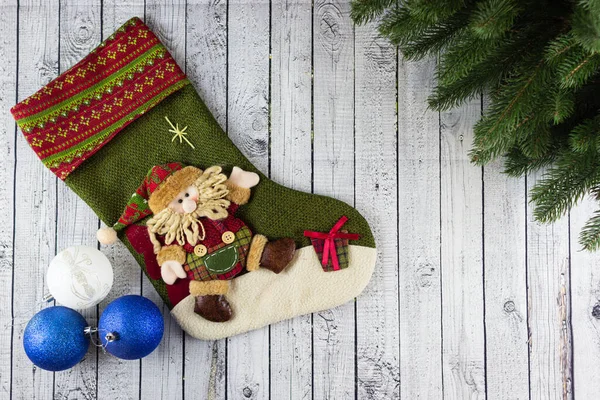 Calcetín Navideño Con Gnomo Decoración Navideña Sobre Fondo Madera — Foto de Stock