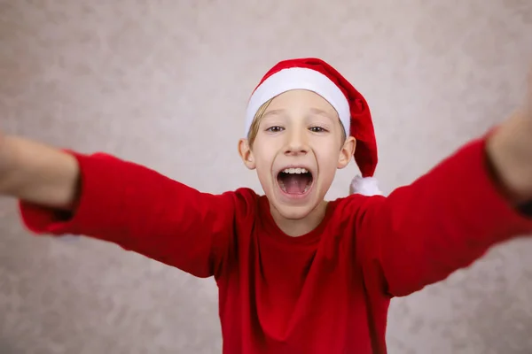 Menino Chapéu Santa — Fotografia de Stock