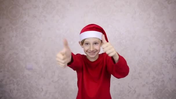 Niño Sombrero Santa Desea Feliz Año Nuevo — Vídeos de Stock