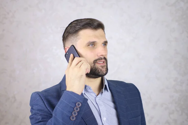 Uomo Affari Con Telefono Mano Sta Negoziando — Foto Stock