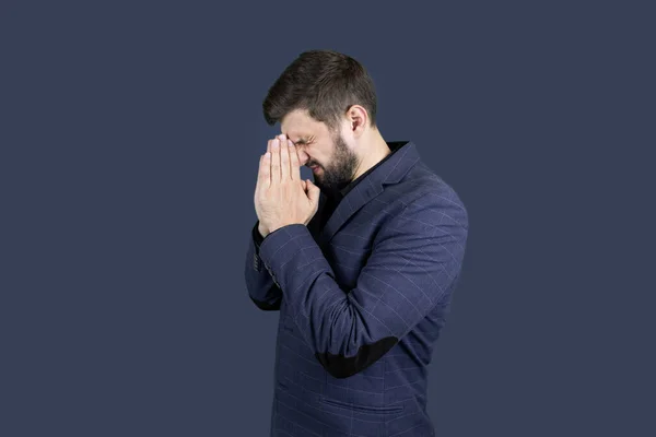 Man Beard Blue Suit Folded His Hands Palms Facing Each — Stock Photo, Image