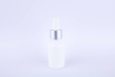 Gri durduruculu kozmetik şişeler