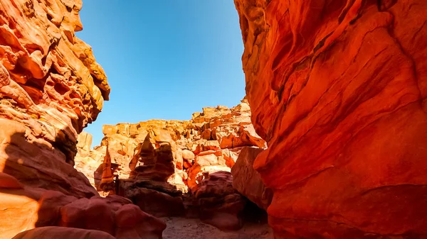 Увлекательные Скалы Красного Камня Пустынном Каньоне — стоковое фото