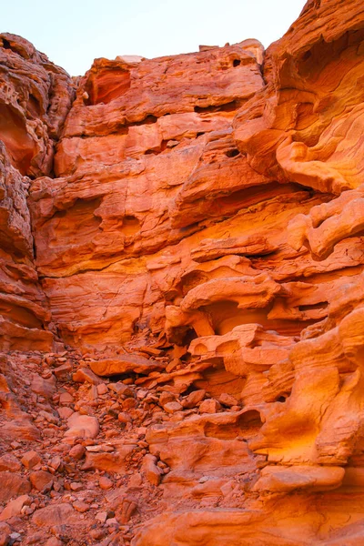 砂漠のレッドキャニオンの巨大な岩は — ストック写真