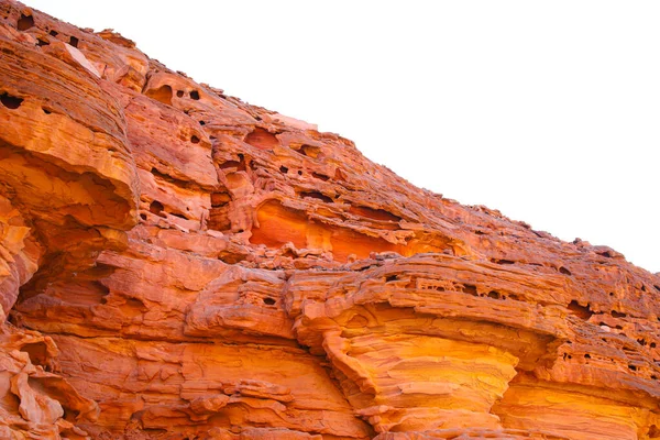青い空に対する赤い峡谷の岩の眺め — ストック写真