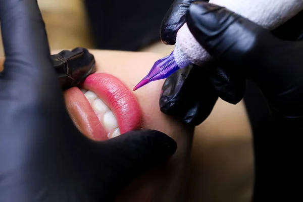 Master Performs Tattoo Lower Lip Stretching Lips His Fingers Model — Stock Photo, Image