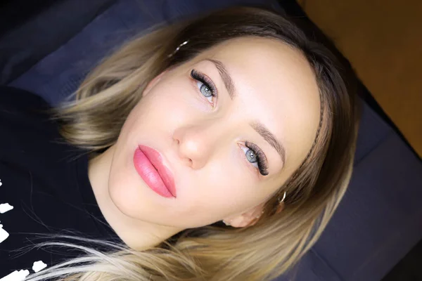 Schöne Mädchen Modell Nach Der Prozedur Der Permanenten Lippen Make — Stockfoto