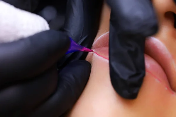 Tattoo Artist Black Gloves Holds Tattoo Machine Other Finger Presses — Stock Photo, Image