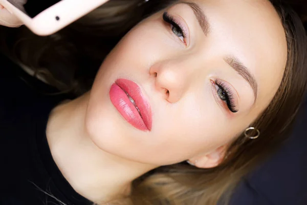 Hermosa Chica Modelo Después Del Procedimiento Maquillaje Labial Permanente —  Fotos de Stock