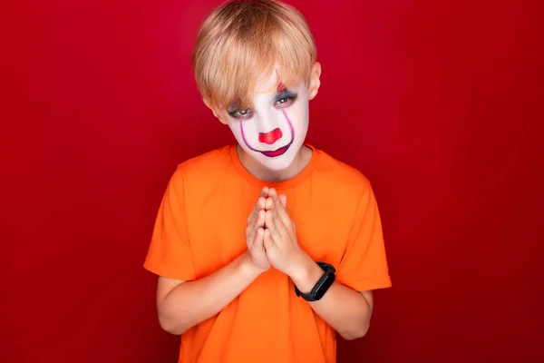 Jongen Met Halloween Make Gevouwen Zijn Handpalmen Voor Hem Bidt — Stockfoto