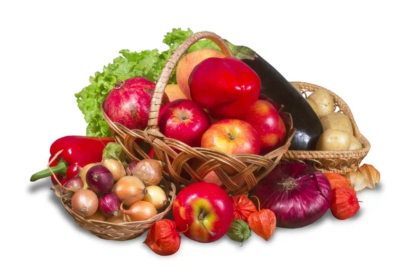 Grupo de frutas, legumes e cestas de vime verde — Fotografia de Stock
