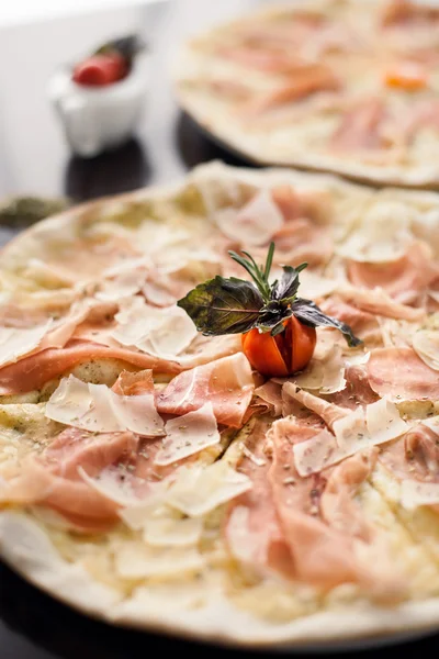 Italian pizza with tomato — Stock Photo, Image