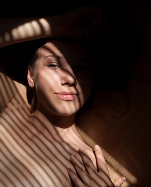 De cerca portait de hermosa chica con sujetador . — Foto de Stock