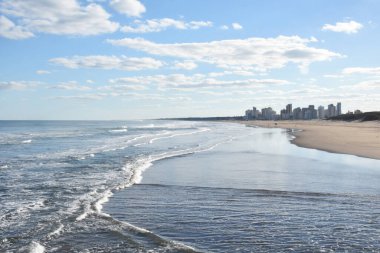 Nechochea şehrinin dev plajı.