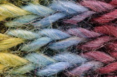 Kadar çok renkli iplik örgü modeli kapatın,