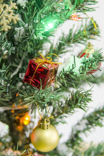 Noel ağacı süsleme üzerinde kapat