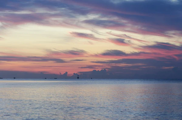 Céu crepúsculo no mar — Fotografia de Stock