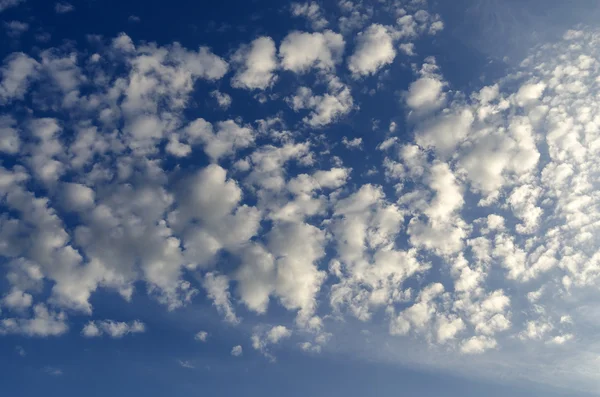 Scattered clouds and blue sky Royalty Free Stock Photos