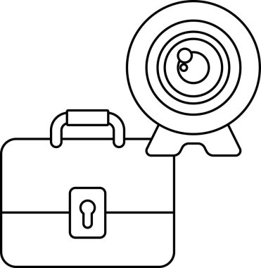 Çantanın üstünde bir kamera lensi var. Evrak çantası siyah beyaz.