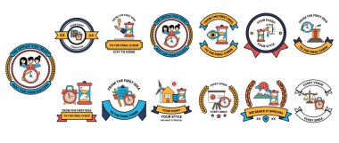 Üzerinde saat olan bir rozet koleksiyonu. Saat görüntünün sol tarafında.