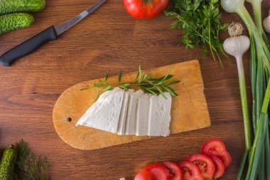 Masa üstü peynirli sebze 