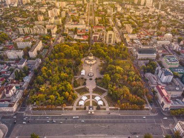 Chisinau Central Park, Moldova 2020. Zafer Kemeri 'ni. Hava görünümü