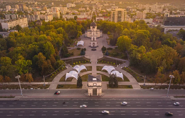 Park Centralny Kiszyniów Mołdawia 2020 Łuk Triumfalny Widok Lotu Ptaka — Zdjęcie stockowe