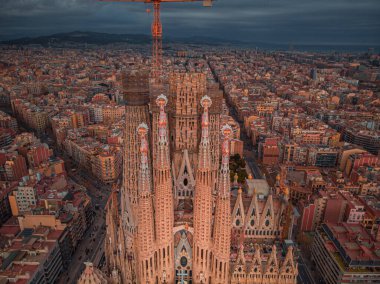 BARCELONA, İSPAN - Nisan 2021. Barcelona 'daki La Sagrada Familia.