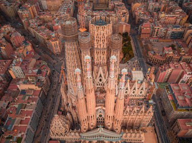 BARCELONA, İSPAN - Nisan 2021. Barcelona 'daki La Sagrada Familia.