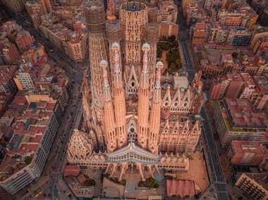 BARCELONA, İSPAN - Nisan 2021. Barcelona 'daki La Sagrada Familia.