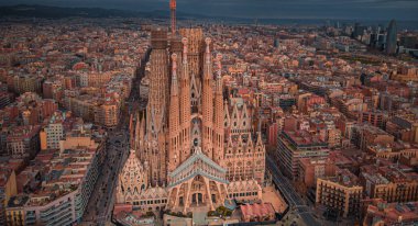 BARCELONA, İSPAN - Nisan 2021. Barcelona 'daki La Sagrada Familia.