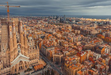 BARCELONA, İSPAN - Nisan 2021. Barcelona 'daki La Sagrada Familia.