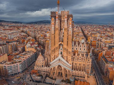 BARCELONA, İSPAN - Nisan 2021. Barcelona 'daki La Sagrada Familia.