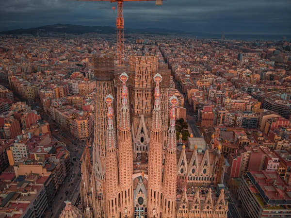 BARCELONA, İSPAN - Nisan 2021. Barcelona 'daki La Sagrada Familia.