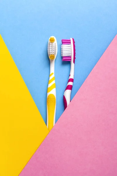 Toothbrushes Two Colors Yellow Pink Multi Colored Background Copy Space — Stock Photo, Image
