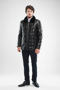 Sakal ve bıyık waterpr içinde acımasız tıraşsız yakışıklı