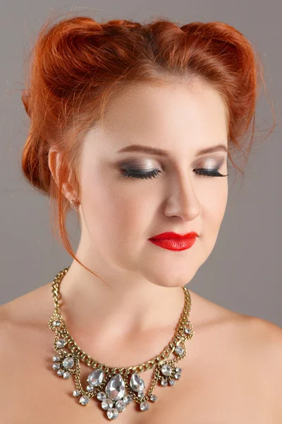 Face of beautiful young woman with closed eyes and red lips. Bea — Stock Photo, Image