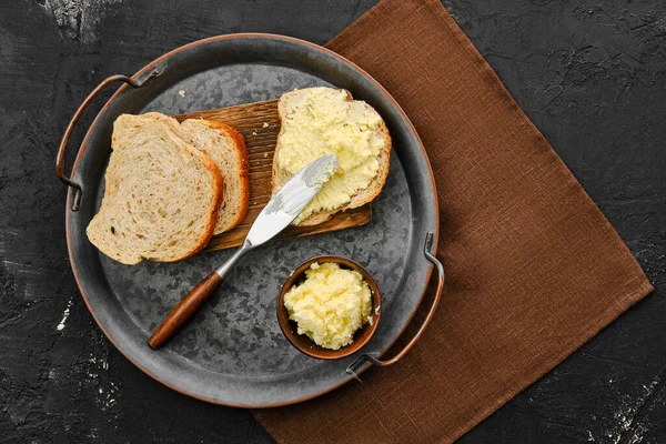 Teller Von Oben Mit Hausgemachtem Weichkäse Auf Brot — Stockfoto