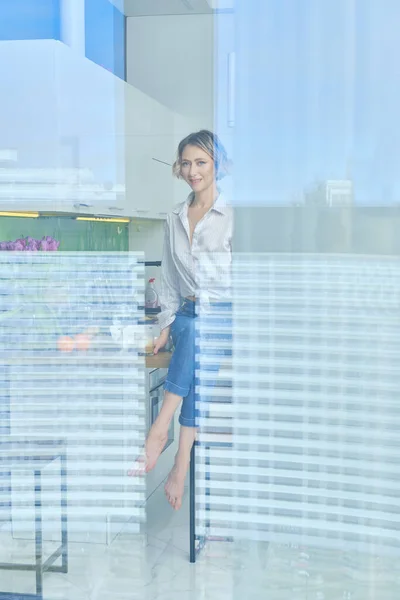 View Window Kitchen Beautiful Woman Sitting Teble Top — Stock Photo, Image