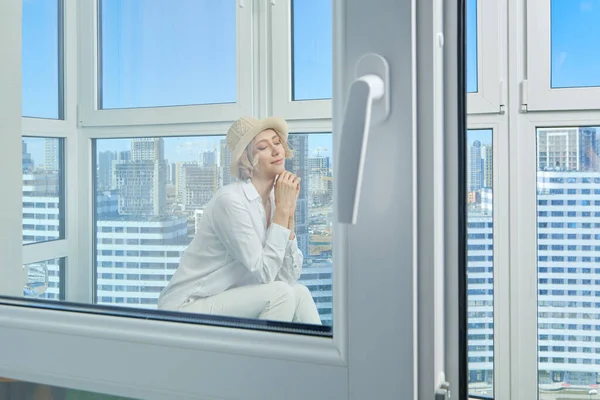 View Window Woman Who Sits Balcony Her New Apartment — Stock Photo, Image