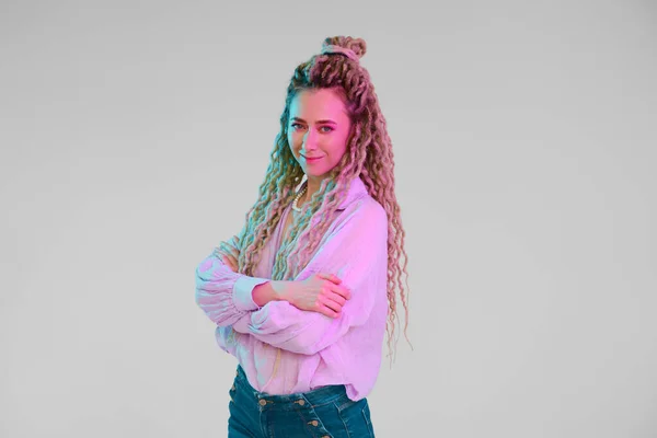 Woman Dreadlocks Posing Colorful Neon Light Background — Stock Photo, Image